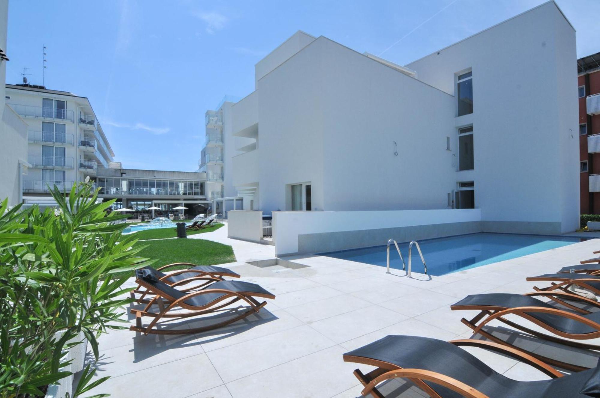 Marina Palace 4*